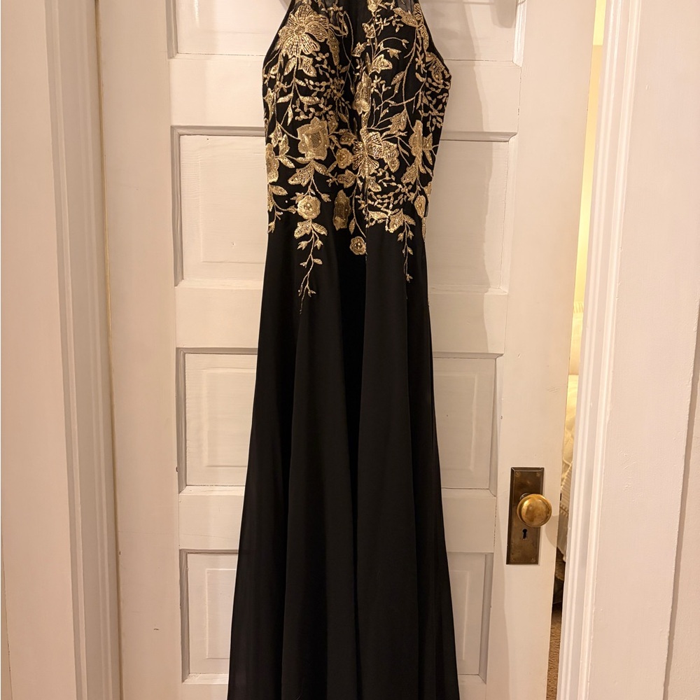 Betsy and Adam Petite Sleeveless Floral-Appliqué Illusion black Gown - Picture 2 of 6